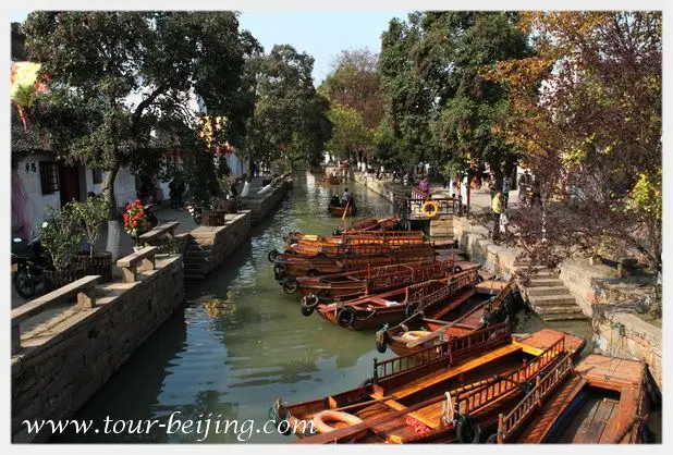 How to Visit Tongli Town (Tips, Photos & Map)