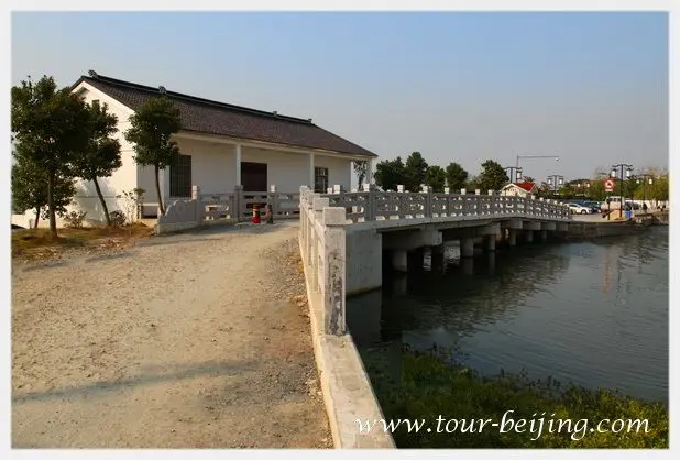 How to Visit Zhouzhuang Ancient Town (Tips, Photos & Map)