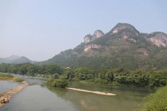 Tonight the Chongyang Stream and Dawang Peak will be employed as the stage and background for Impression Dahongpao.