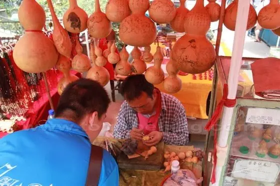 Traditional Gourd Carving