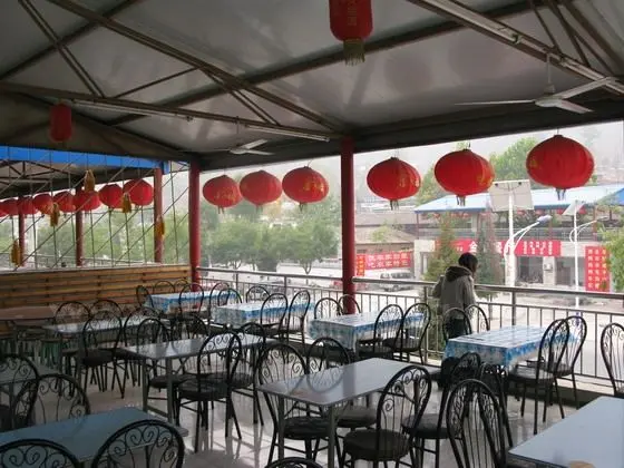 Various restaurants on the street in Ferry No.09