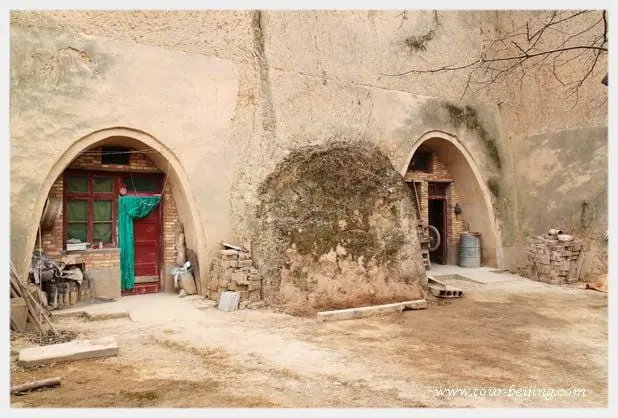 He told us that he had two yaodong rooms.