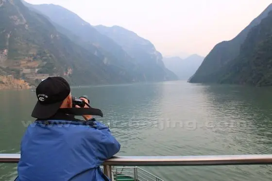 Victoria Jenna approached the entrance to the second of the three gorges, Wu Gorge