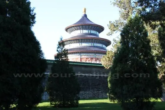 View the Hall of Prayer for Good Harvests outside the wall of the building