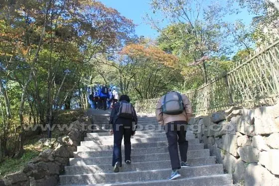 Climb steps up to the Beginning-to-believe Peak