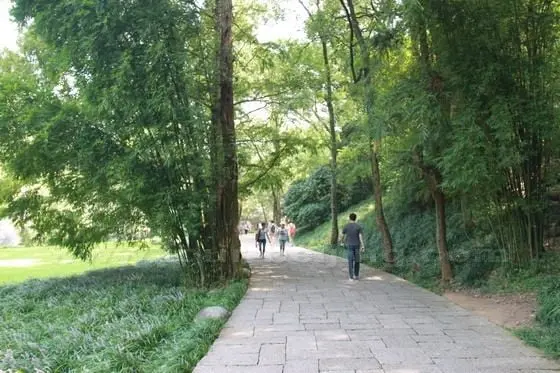 Walking to the entrance to Tianyou Peak