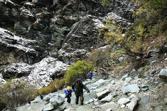 Watch out the possible falling gravel