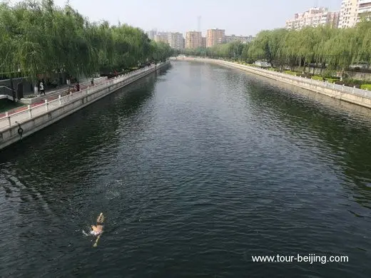 Beijing Moat, a good place for Swimming