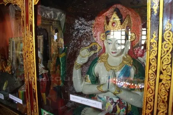 We are allowed to take pictures inside the cave temple