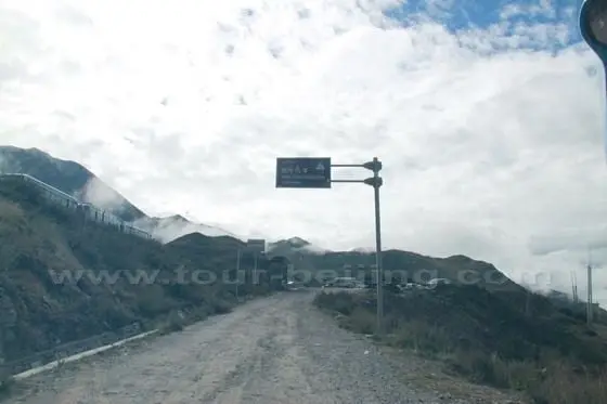 We are approaching the parking lot of Drak Yerpa