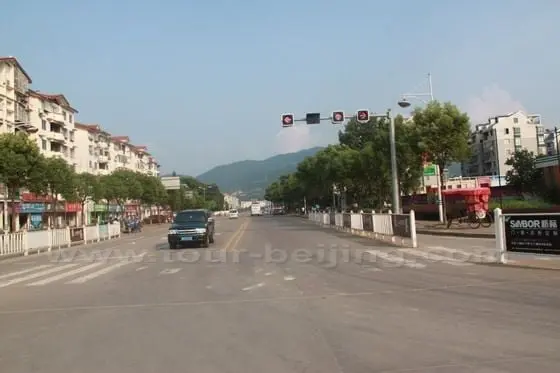 We are driving on Wuyi Avenue and approaching the city proper of Wuyisnhan City.