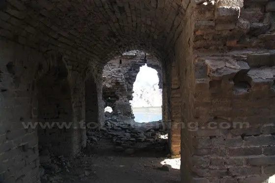 We are insidet the first tower on the south section of Xifengkou Great Wall.