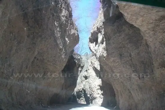 We are passing the narrow sky road section of the ancient path.