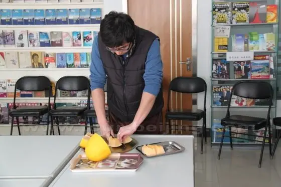 We don't need a fruit cutter or slicer, because we have Tony Meng.