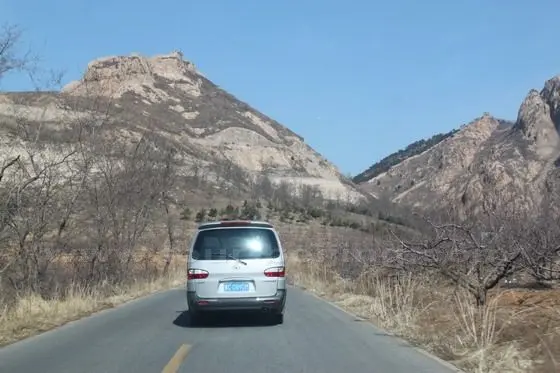 We drive directly to the site of Jiumenkou Great Wall