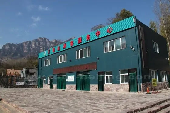 We get to the entrance to Wanxian Mountain Scenic Area.