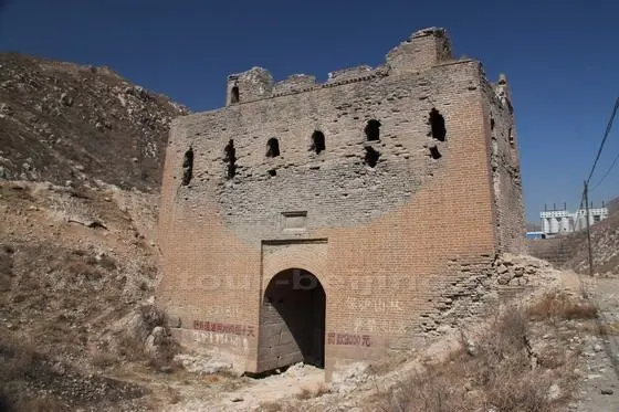 We walk down the dry river bed in front of the tower at its south side