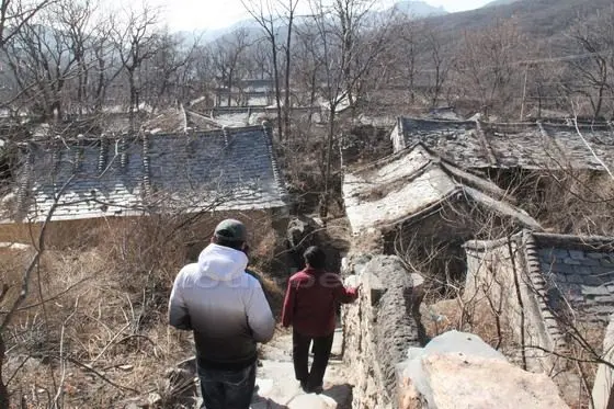 We were marching to the ancient village under the guide of Mrs. Zhang.