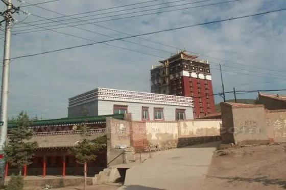 We were passing by Hezuo Milariba Buddha Pavilion