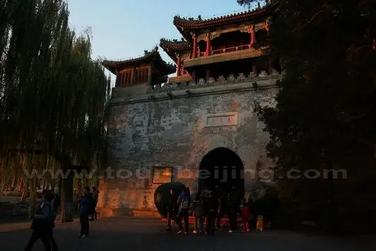 Sunset over Summer Palace (Tips & Photos)