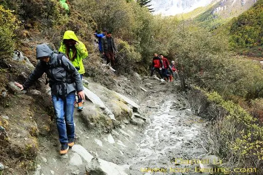 Yading Trail Road