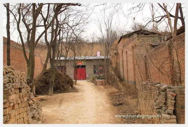 We were walking toward Mr. Zhang's house compound.