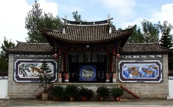 Yi Ethnic Village