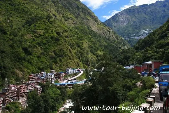 Zhangmu Port & Zhangmu Town (Tips, Photos & Maps)