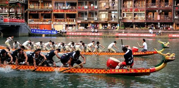 Dragon Boat Racing (Photo from China Daily)
