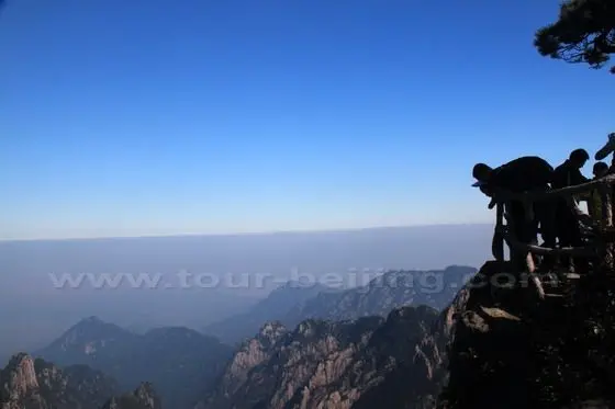 Sea of Clouds and Peaks viewed from the Beginning-to-believe Peak