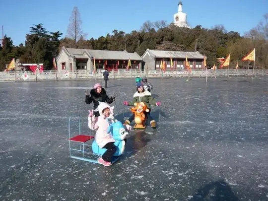 Beihai Park Ice Rink ( Image Credit: Internet)