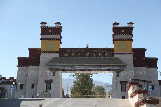 4-Wheel Drive Trip from Lhasa to Rakwa Tso (Tips, Photos & Map)