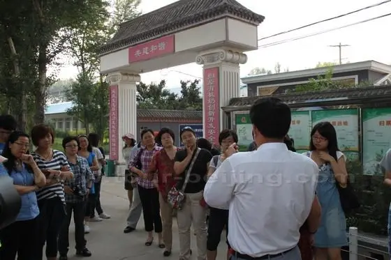 Briefing us the basic information on his dairy farm.