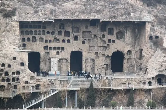 How to Visit Longmen Grottoes (Travel Tips, Photos and Maps)