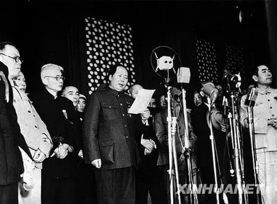 Chairman Mao Zedong solemnly proclaims the founding of the PRC in Tiananmen rostrum, October 1, 1949. ( Photo from Xinhua )