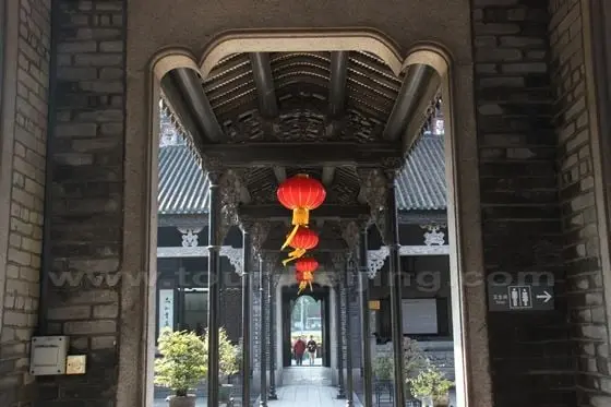 The long corridor cinnects halls and courtyards