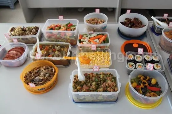 Fried chestnuts with chicken, bellpepper and mushroom, boiled corns, preserved vegetable, shrimp with vegetable, Curry Chicken, fried mushroom, bean paste pork, fried onion mutton and fried beef.