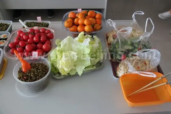 Vegetable, bean curd, and fruit: lettuce used as wrappers with fried bean fillings, cherry tomatoes and Shatang oranges