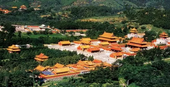How to Visit Eastern Qing Tombs from Beijing