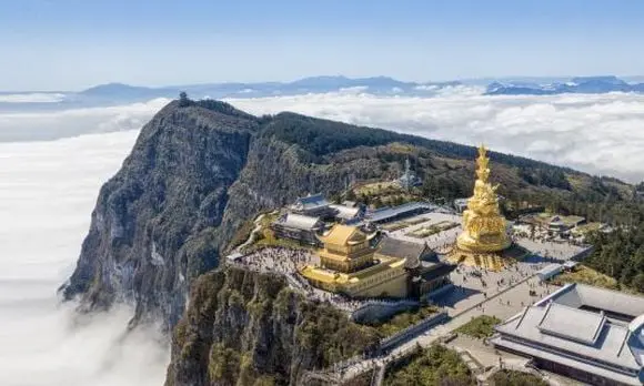 Mount Emei Summit ( Photo Credit: WWW.JREN.CN)