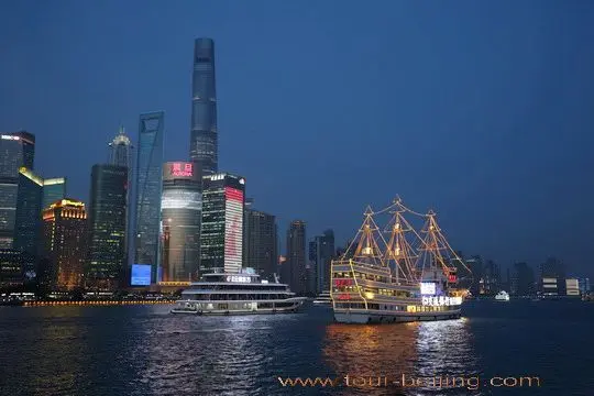 Night cruise on Huangpu River