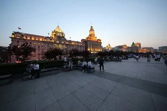 http://www.tour-beijing.com/shanghai_travel_guide/top_10_things_to_do_in_shanghai/