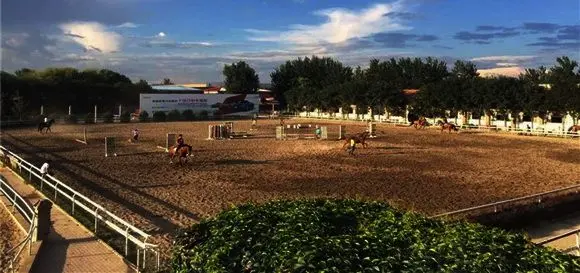 Equestrian Clubs in Beijing (Tips, Photos)