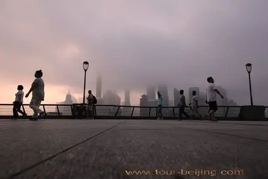 Jogging on the Bund at Sunrise