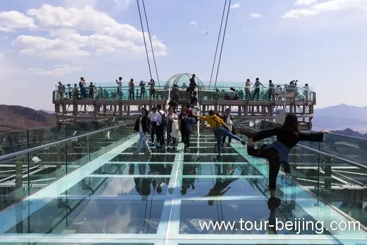 The glass platform hangs 32.8 metres out from the cliff,
