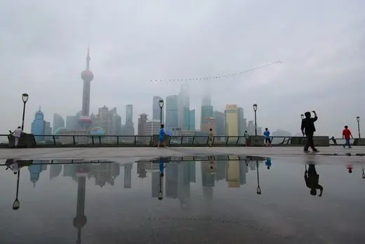 How to Visit the Bund in Shanghai (Tips, Photos & Map)