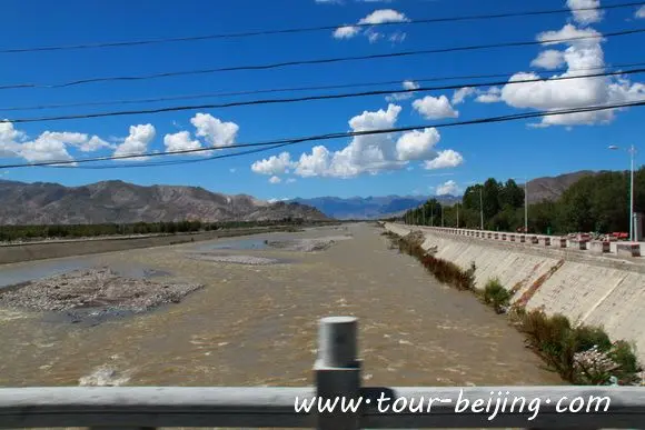 Gyantse County and Road Trip to Shigatse
