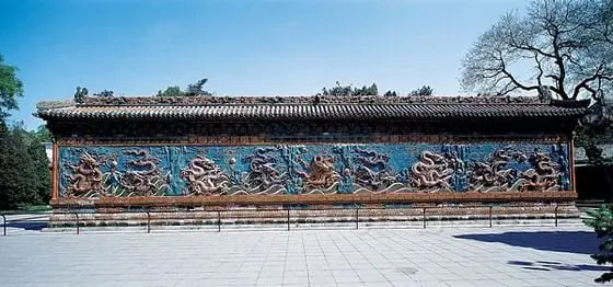 Nine-Dragon Screen
