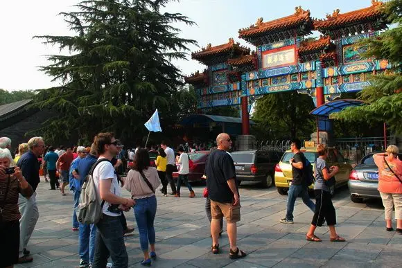 How to Visit Lama Temple (Tips, Photos & Map)