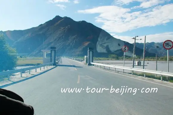 Qushui Bridge in Qushui County, Tibet (Tips, Photos & Map)